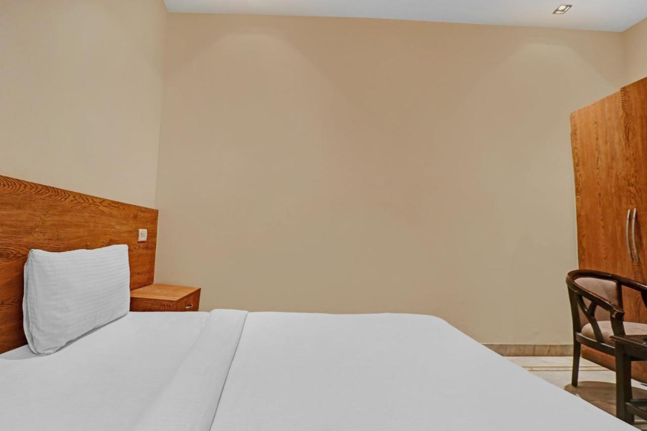 Airport Hotel Goodluck Ню Делхи Екстериор снимка