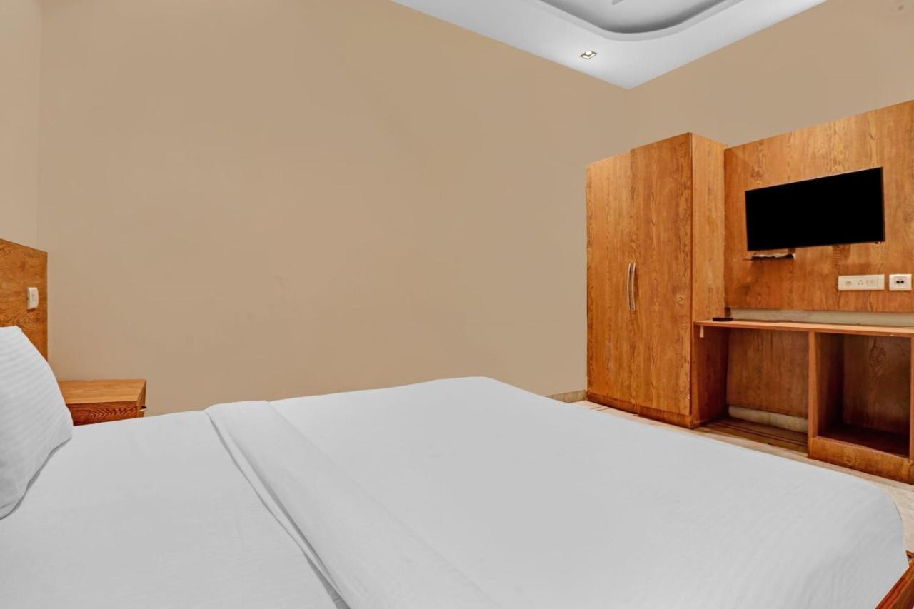 Airport Hotel Goodluck Ню Делхи Екстериор снимка