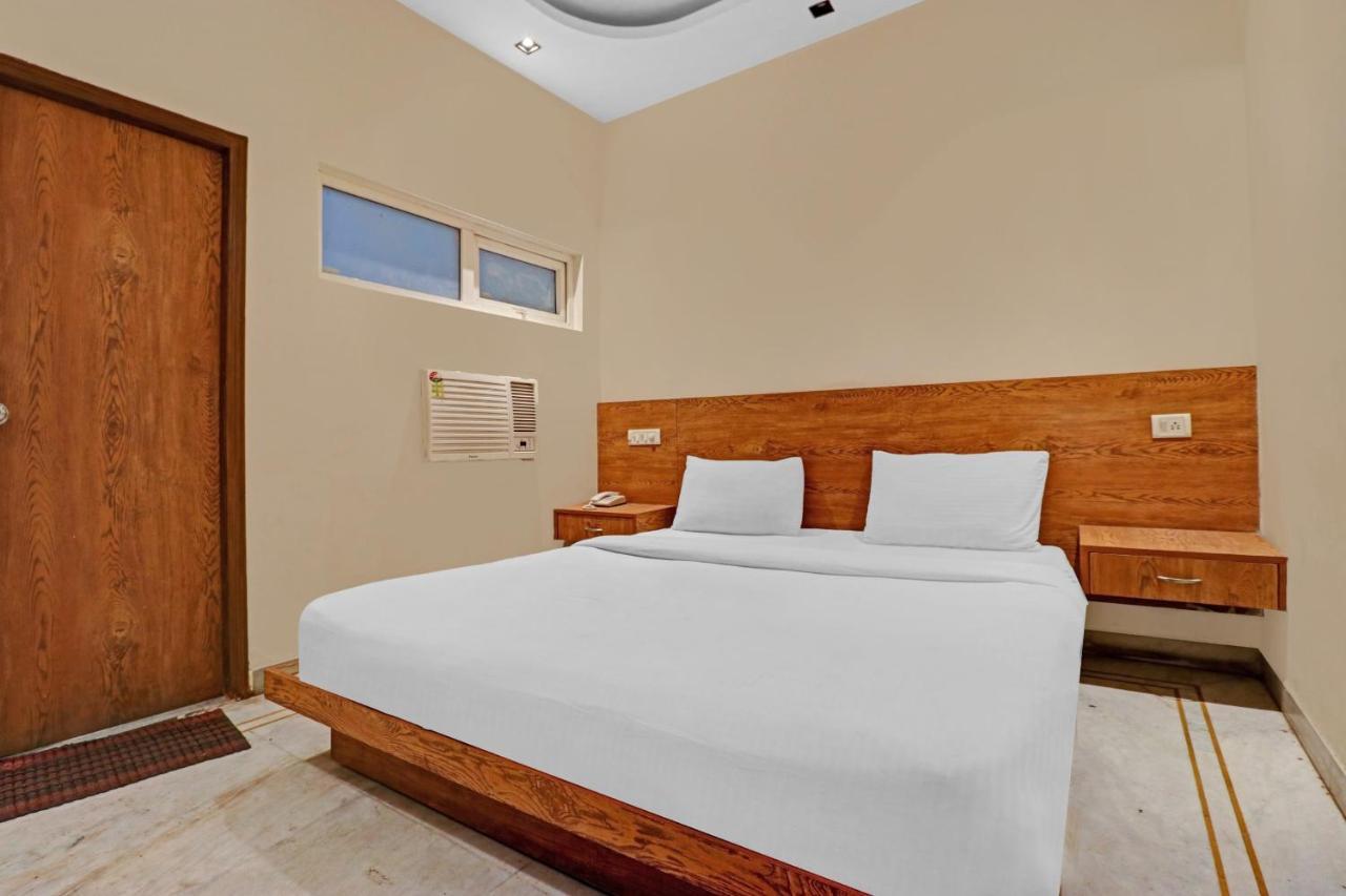 Airport Hotel Goodluck Ню Делхи Екстериор снимка