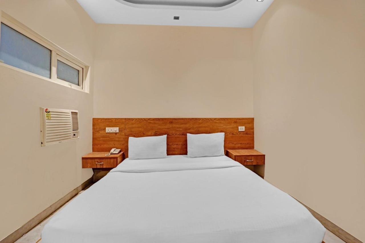 Airport Hotel Goodluck Ню Делхи Екстериор снимка
