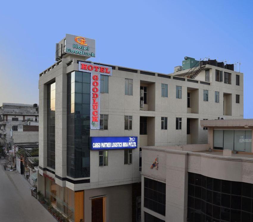 Airport Hotel Goodluck Ню Делхи Екстериор снимка