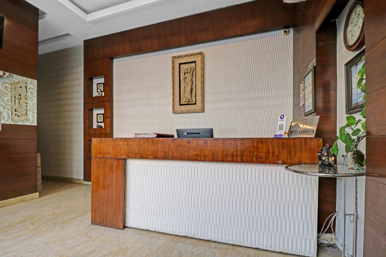 Airport Hotel Goodluck Ню Делхи Екстериор снимка