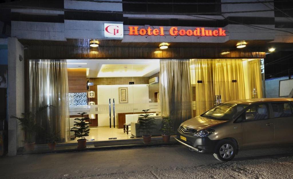 Airport Hotel Goodluck Ню Делхи Екстериор снимка