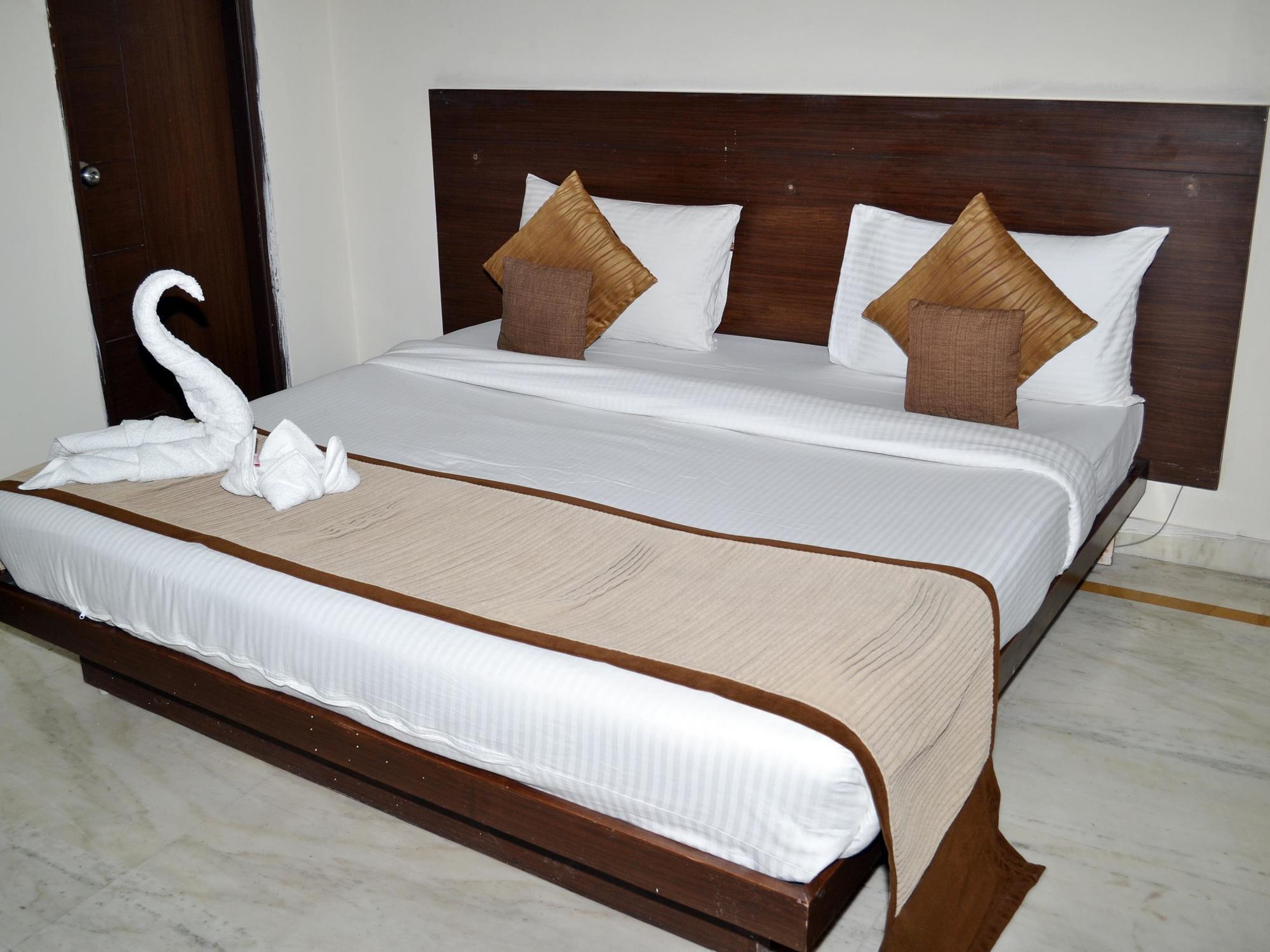 Airport Hotel Goodluck Ню Делхи Екстериор снимка